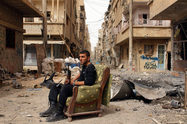 © Reuters/Khalil Ashawi Rebell bei Rast in Deir al-Zor