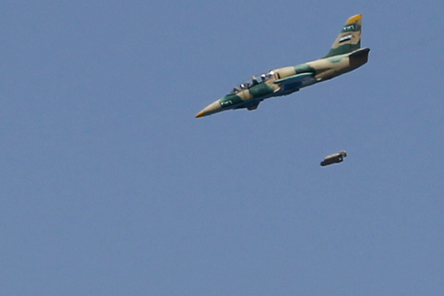 © Reuters/Youssef Boudlal Kampfjet feuert Rakete auf Aleppo