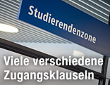 Schild mit Aufschrift "Studierendenzone"
