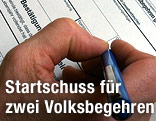Volksbegehren wird unterschrieben