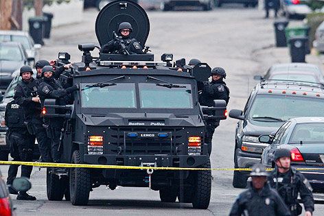 © APA/AP/Charles Krupa Spezialeinheit der Polizei in Boston