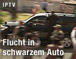 Schwarzer Geländewagen mit dem pakistanischen Ex-Präsidenten Pervez Musharraf