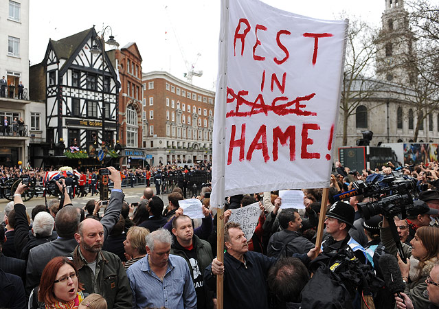 © APA/AP/Joe Giddens Protestplakat