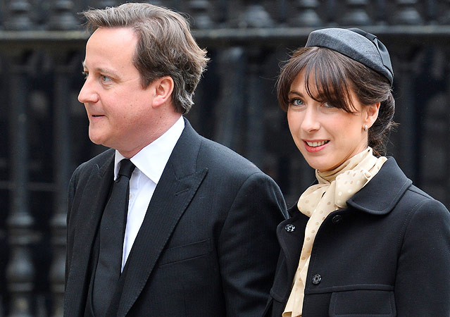 © Reuters/John Stillwell Der britische Premier David Cameron mit Ehefrau Samantha