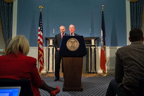 © Reuters/Lucas Jackson New-York-Bürgermeister Michael Bloomberg gemeinsam mit NYPD-Commissioner Ray Kelly bei einer Pressekonferenz