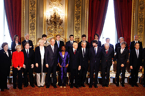 © APA/AP/Riccardo De Luca Italiens Präsident Giorgio Napolitano mit dem neuen Regierungskabinett