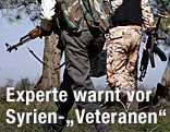 Männer mit Gewehren in Syrien