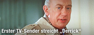 Der Schauspieler Horst Tappert in seiner Rolle als "Derrick"