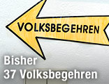 Pfeil mit der Aufschrift "Volksbegehren"