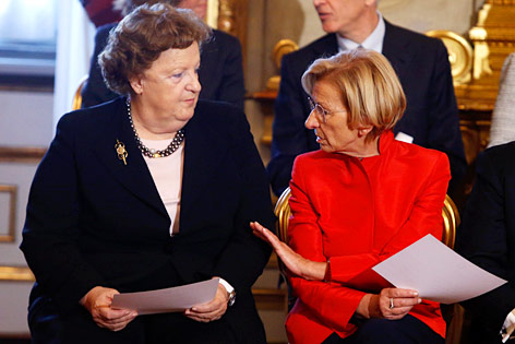 © Reuters/ Remo Casilli Anna Maria Cancellieri (Justizministerin) und Emma Bonino (Außenministerin)