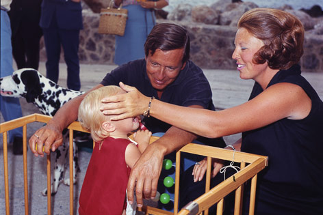 © AP/Mario Torrisi Damalige Kronprinzessin Beatrix mit ihrem Sohn Prinz Wilhelm-Alexander, 25 Juli 1968