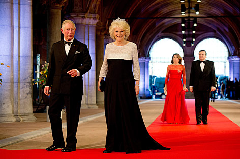 © APA/EPA/Robin Utrecht Prinz Charles und Camilla am roten Teppich
