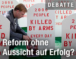 Grabsteine bei Anti-Waffenkampagne