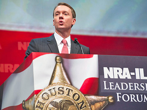 © AP/Steve Ueckert NRA-Cheflobbyist Chris Cox