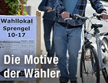 Wähler auf dem Weg zur Stimmabgabe in Salzburg