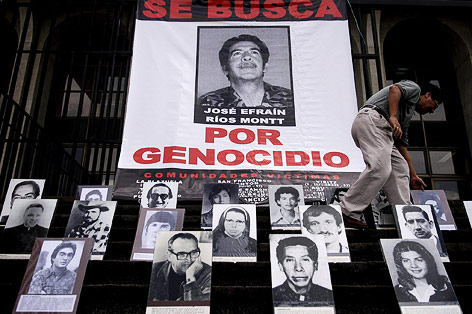 © APA/EPA/Ulises Rodriguez Protestplakate gegen Guatemalas Ex-Diktator Efrain Rios Montt