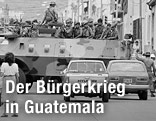 Soldaten auf einem Panzer in Guatemala City, im Jahr 1983