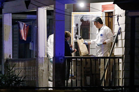 © APA/AP/Mark Duncan Forensiker vor Ort