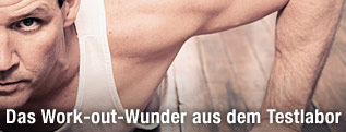 Mann trainiert