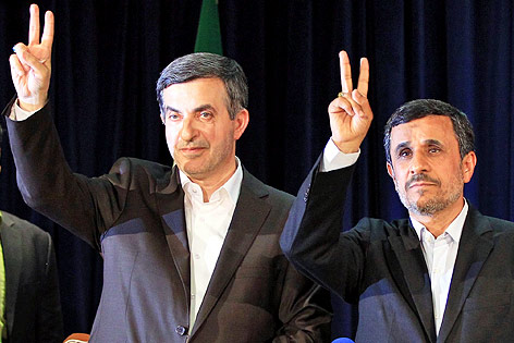 © APA/EPA/Abedin Taherkenareh Esfandiar Rahim Mashaie und Mahmud Ahmadinedschad