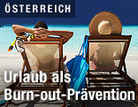 Menschen liegen am Strand
