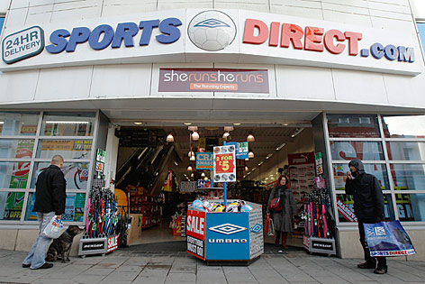 © Reuters/Luke MacGregor Eingangsbereich zu einer Filiale von Sports Direct