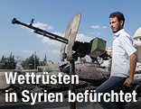 Rebell mit Maschinengewehr