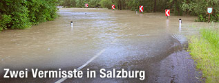 &Uuml;berschwemmte Stra&szlig;e