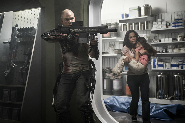 © 2013 Sony Pictures Releasing GmbH Matt Damon ("Max") und Talisa Soto in "ELYSIUM"