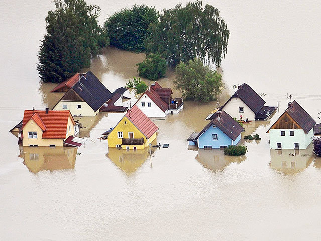 © APA/Manfred Fesl Der über die Ufer getretenen Inn überschwemmte Schärding