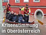 Rettungsmannschaft auf einem Boot