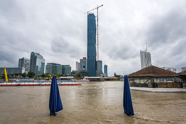 Hochwasser auf der Donauinsel in Wien