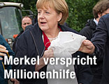 Angela Merkel mit Sandsack