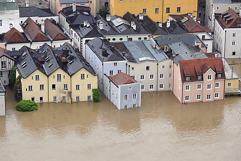 © Andreas Gebert/dpa Altstadt von Passau mit Hochwasser bis an die historischen Bauten
