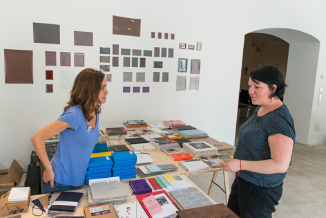 Präsentationstisch auf dem ViennaPhotoBookFestival