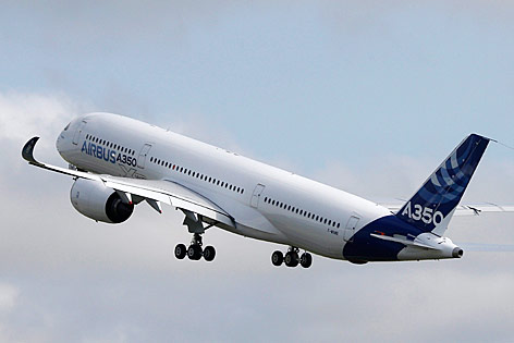 Der Airbus A350 ist in der Luft