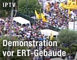 Demonstranten vor dem ERT-Gebäude