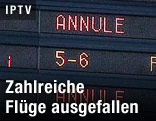 Anzeigetafel auf einem Flughafen
