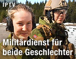 Zwei Soldatinnen