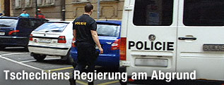 Tschechischer Polizist und Polizeiauto