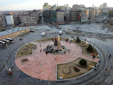 © APA/AP/Thanassis Stavrakis Geräumter Taksim-Platz in Istanbul