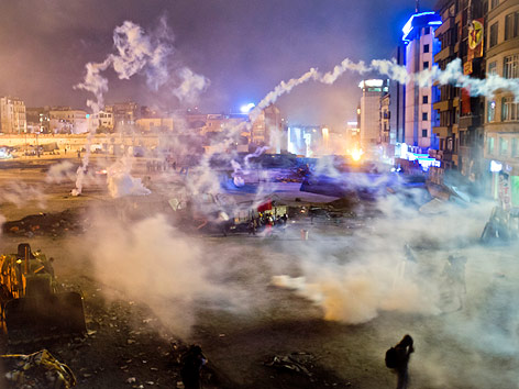 © APA/AP/Vadim Ghirda Wasserwerfer auf dem Taksim-Platz