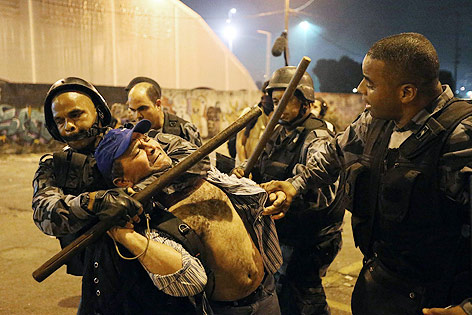 © APA/EPA/Marcelo Sayao Verhaftungen in Rio de Janeiro