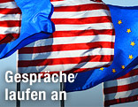 US- und EU-Flaggen