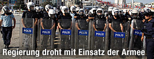 T&uuml;rkische Polizisten am Taksim-Platz in Istanbul