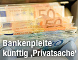 Geldzählmaschine mit Euroscheinen