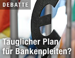 Eurozeichen auf eine Statue