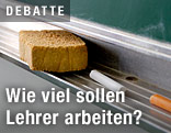 Schwamm und Kreiden bei Schultafel