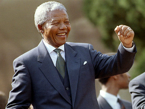 © Reuters/Juda Ngwenya Nelson Mandela, Präsident Südafrikas im Jahr 1994