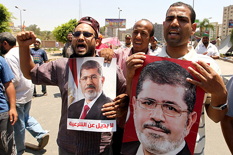 © APA/EPA/Khaled Elfiqi Pro-Mursi-Demonstranten in Kairoi